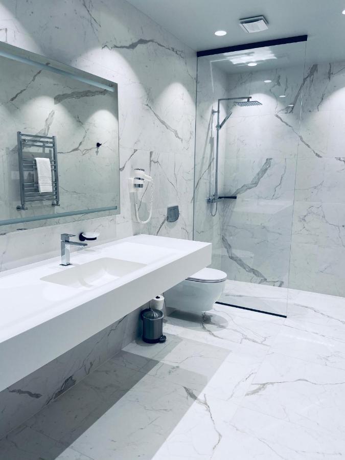 Roze Republikas Apartments เลียปาญา ภายนอก รูปภาพ