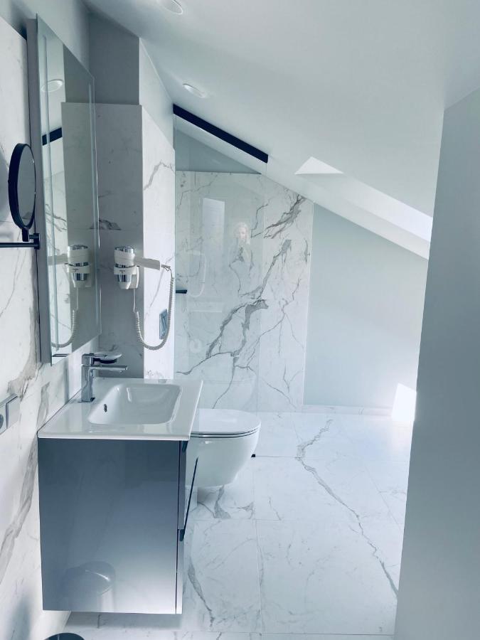 Roze Republikas Apartments เลียปาญา ภายนอก รูปภาพ